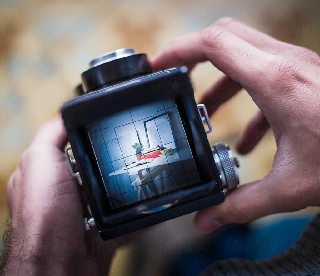 An 50's camera that takes digital photos